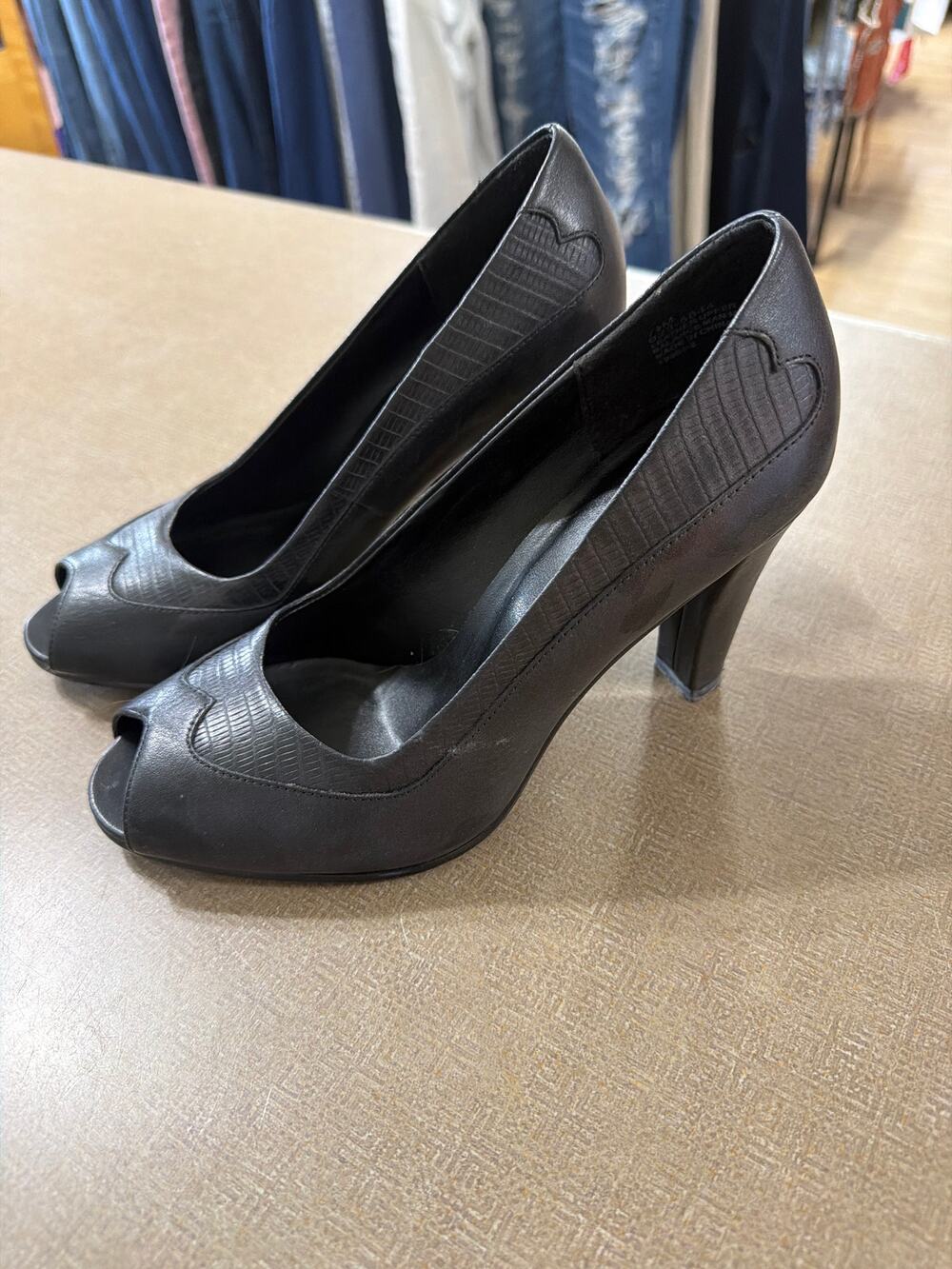 Worthington Black Leather Peep toe heels women's size 7.5